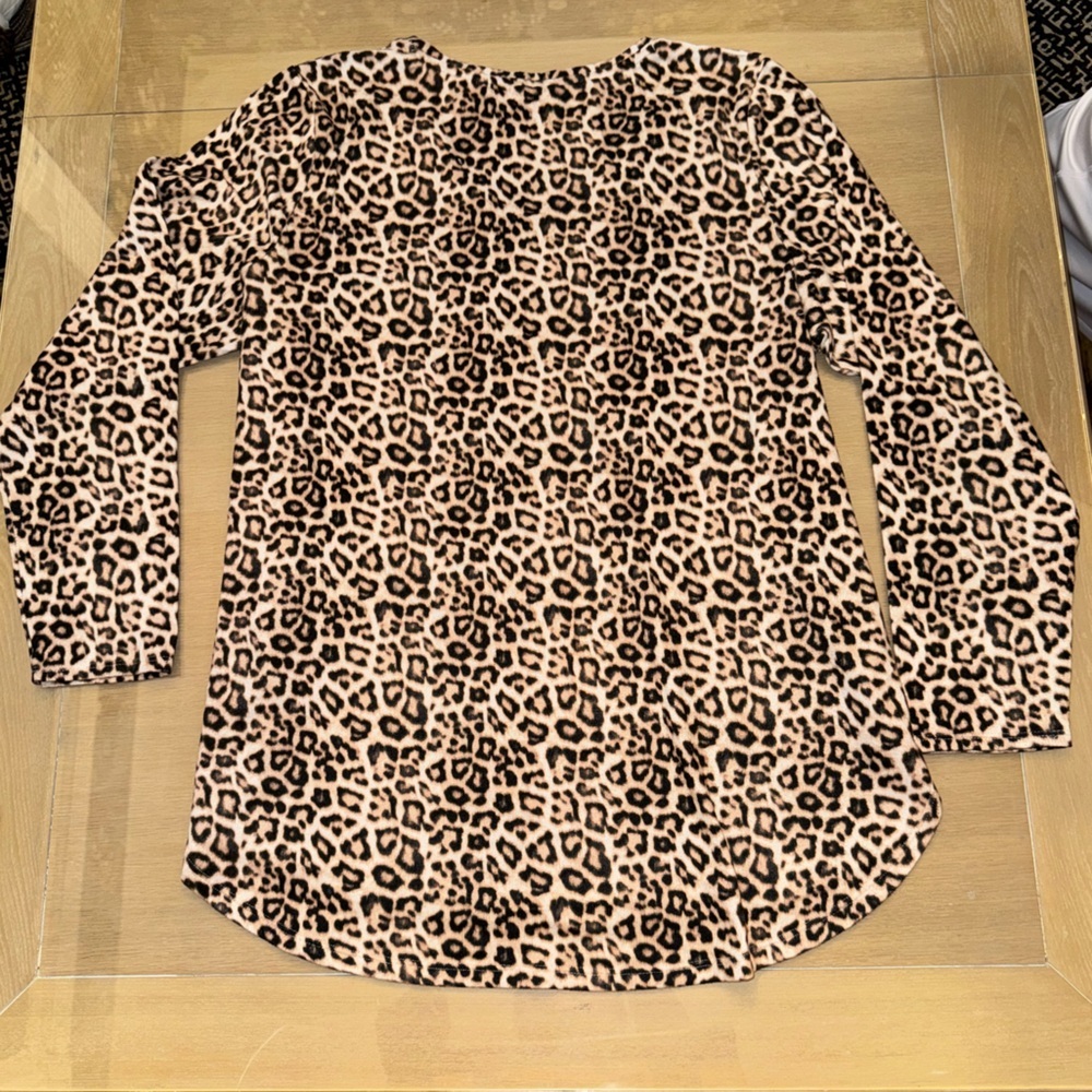 Apt 9 V Neck Cheetah Long Sleeve Shirt XXL - Picture 2 of 3